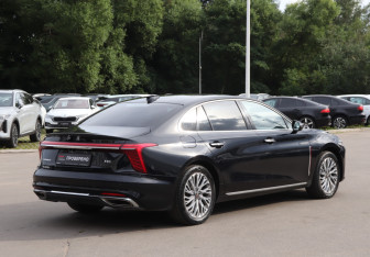 Подержанный автомобиль Hongqi H5 2024 года (5 фото)