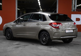 Подержанный автомобиль Citroen C4 Hatchback 2011 года (7 фото)