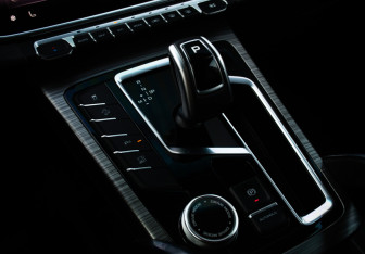 Подержанный автомобиль Geely Atlas Pro 2022 года (15 фото)