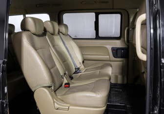 Подержанный автомобиль Hyundai H-1 2018 года (12 фото)