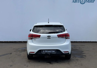 Подержанный автомобиль Kia Rio Sedan 2015 года (7 фото)