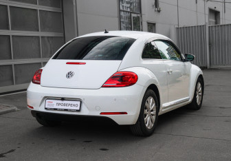 Подержанный автомобиль Volkswagen Beetle Hatchback 2014 года (4 фото)