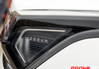 Подержанный автомобиль Zeekr 001 2024 года (18 фото)