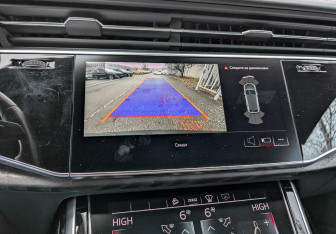 Подержанный автомобиль Audi Q8 2021 года (25 фото)