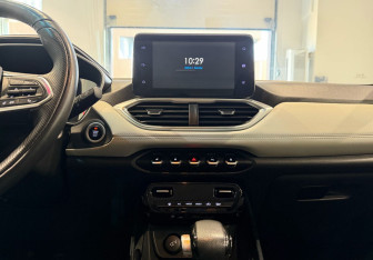 Подержанный автомобиль Chevrolet Captiva 2022 года (17 фото)