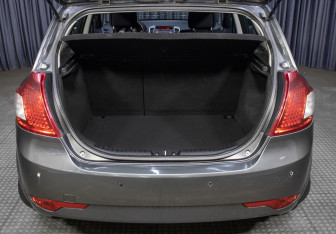 Подержанный автомобиль Kia Ceed Hatchback 2011 года (10 фото)