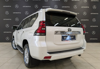 Подержанный автомобиль Toyota Land Cruiser Prado 2020 года (7 фото)