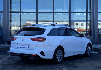 Подержанный автомобиль Kia Ceed Wagon 2019 года (5 фото)