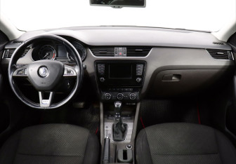 Подержанный автомобиль Skoda Octavia Wagon 2014 года (10 фото)