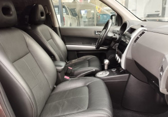 Подержанный автомобиль Nissan X-Trail 2007 года (10 фото)