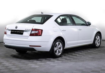 Подержанный автомобиль Skoda Octavia Liftback 2017 года (3 фото)