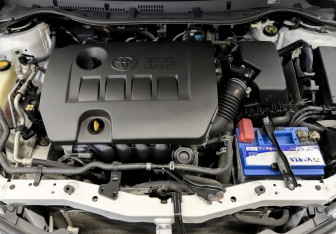 Подержанный автомобиль Toyota Auris Hatchback 2013 года (9 фото)