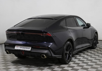 Подержанный автомобиль Changan UNI-V 2024 года (5 фото)