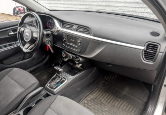 Подержанный автомобиль Kia Rio Hatchback 2021 года (11 фото)