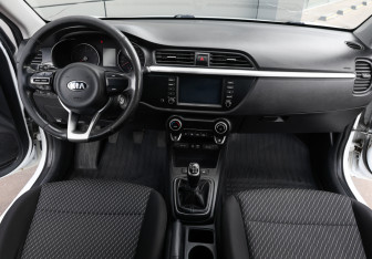Подержанный автомобиль Kia Rio Sedan 2018 года (12 фото)