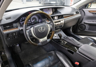 Подержанный автомобиль Lexus ES 2014 года (16 фото)