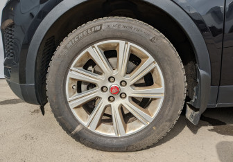 Подержанный автомобиль Jaguar E-Pace 2020 года (19 фото)