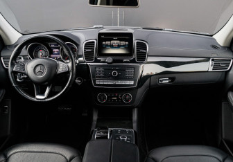 Подержанный автомобиль Mercedes-Benz GLE 2017 года (32 фото)