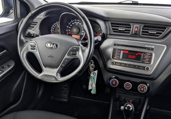 Подержанный автомобиль Kia Rio Hatchback 2017 года (26 фото)