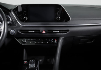 Подержанный автомобиль Hyundai Sonata 2019 года (13 фото)