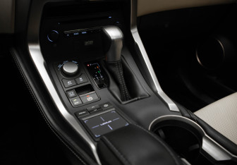 Подержанный автомобиль Lexus NX 2014 года (22 фото)