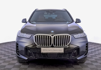 Подержанный автомобиль BMW X5 2025 года (2 фото)
