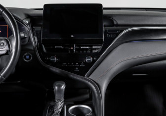 Подержанный автомобиль Toyota Camry Sedan 2023 года (13 фото)