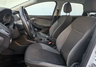 Подержанный автомобиль Ford Focus Wagon 2013 года (10 фото)