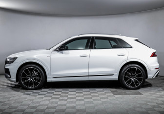 Подержанный автомобиль Audi Q8 2019 года (8 фото)