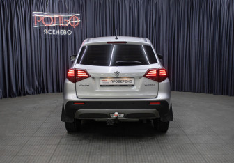 Подержанный автомобиль Suzuki Vitara 2020 года (6 фото)