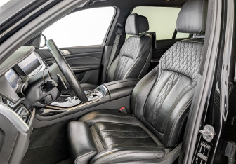 Подержанный автомобиль BMW X7 2020 года (20 фото)