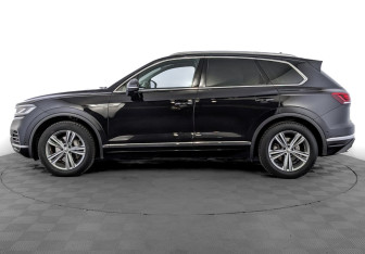Подержанный автомобиль Volkswagen Touareg 2018 года (8 фото)
