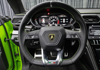 Подержанный автомобиль Lamborghini Urus 2023 года (17 фото)