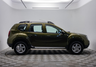 Подержанный автомобиль Renault Duster 2015 года (4 фото)