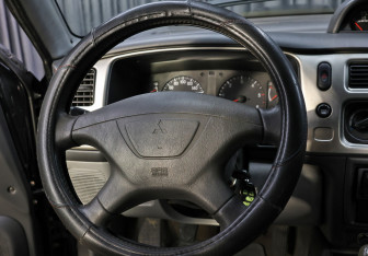 Подержанный автомобиль Mitsubishi Pajero Sport 2006 года (14 фото)