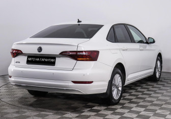 Подержанный автомобиль Volkswagen Jetta Sedan 2021 года (3 фото)