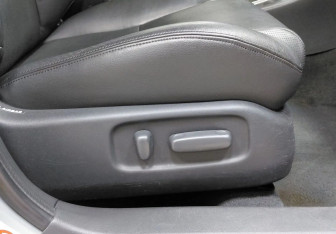 Подержанный автомобиль Toyota Avensis Sedan 2004 года (17 фото)