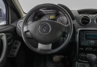 Подержанный автомобиль Renault Duster 2012 года (15 фото)