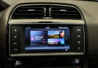 Подержанный автомобиль Jaguar F-Pace 2016 года (16 фото)