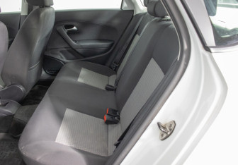 Подержанный автомобиль Volkswagen Polo Sedan 2015 года (11 фото)