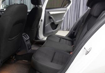 Подержанный автомобиль Skoda Octavia Liftback 2020 года (12 фото)