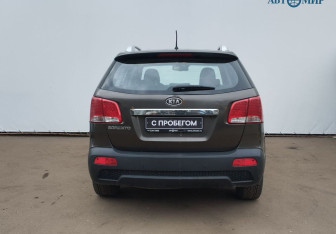 Подержанный автомобиль Kia Sorento 2012 года (7 фото)