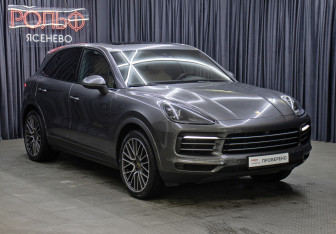 Подержанный автомобиль Porsche Cayenne 2019 года (3 фото)