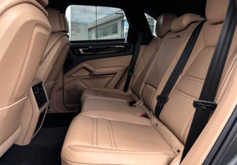Подержанный автомобиль Porsche Cayenne 2020 года (10 фото)