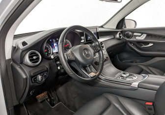 Подержанный автомобиль Mercedes-Benz GLC Coupe 2019 года (16 фото)