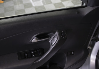 Подержанный автомобиль Volkswagen Polo Sedan 2012 года (18 фото)