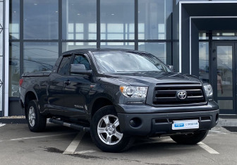 Подержанный автомобиль Toyota Tundra 2010 года (3 фото)