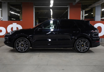 Подержанный автомобиль Porsche Cayenne 2021 года (8 фото)