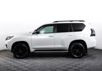 Подержанный автомобиль Toyota Land Cruiser Prado 2020 года (8 фото)