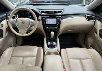 Подержанный автомобиль Nissan X-Trail 2015 года (9 фото)